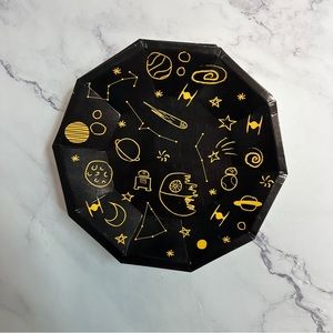 Star Wars Themed Disposable Plates - Set of 33!